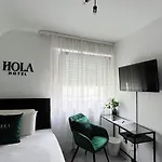 Hola