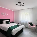 Hola