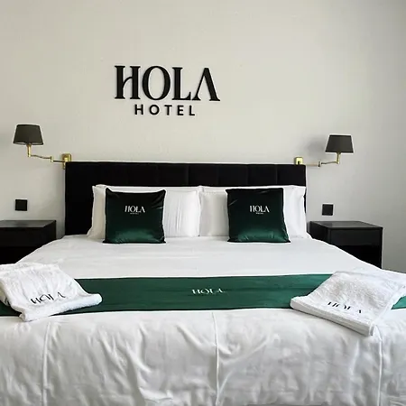 Hola *