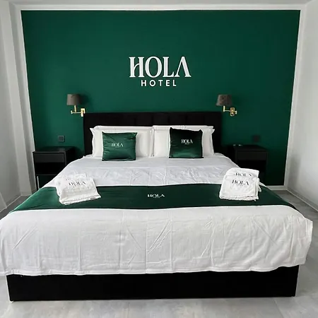 Hola *