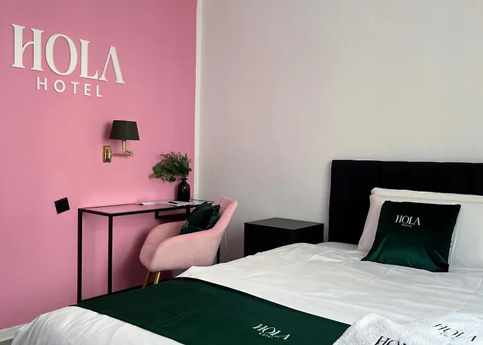 Hola فندق مبيت وإفطار